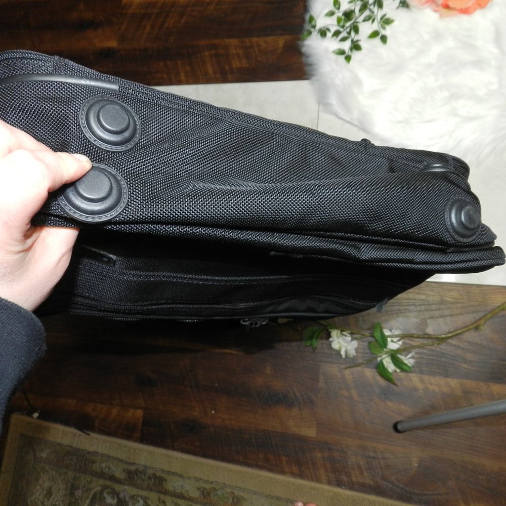 Briggs & Riley Black crossbody laptop briefcase - Picture 3 of 16